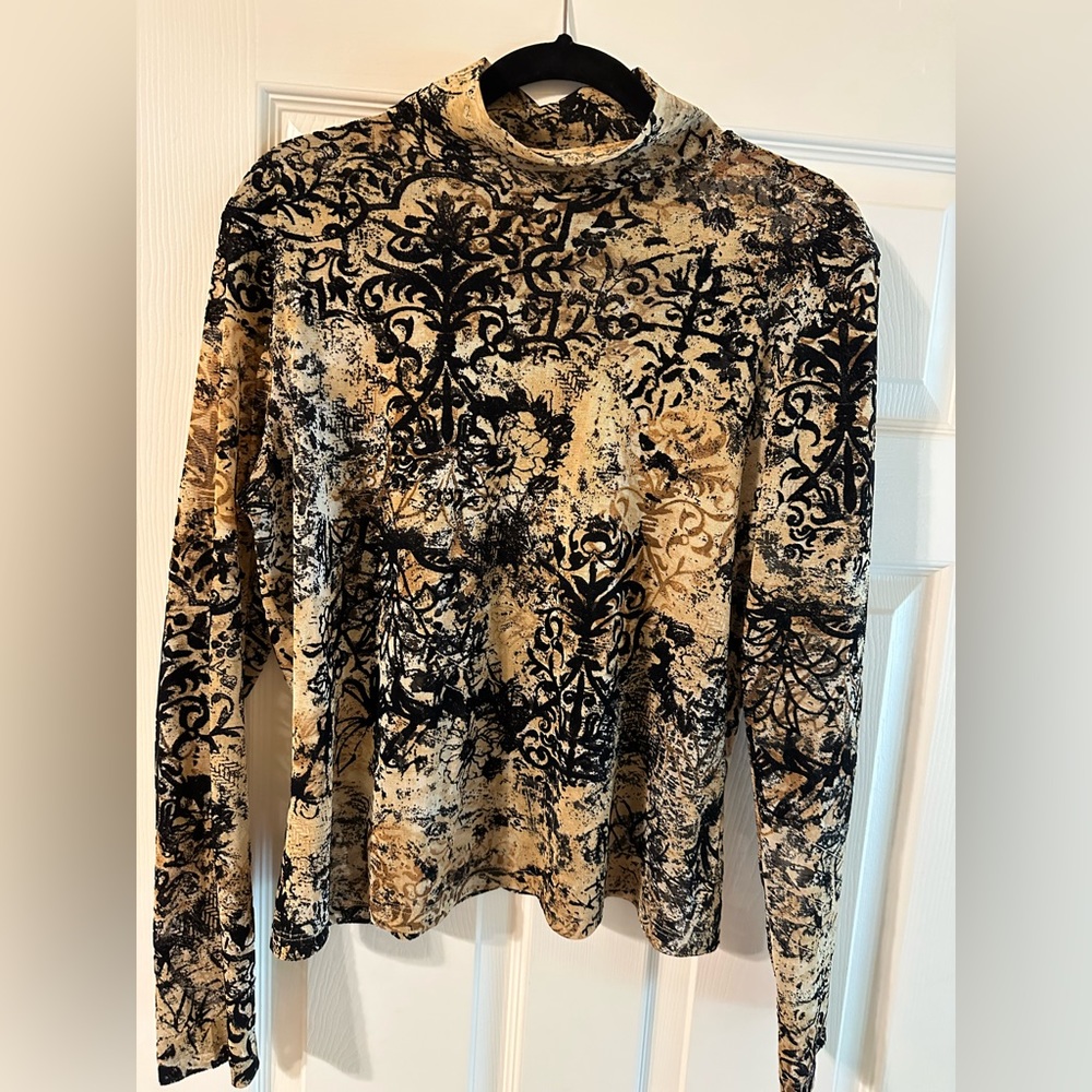 St John Knit Collection long sleeve turtle neck light weight shirt sz L